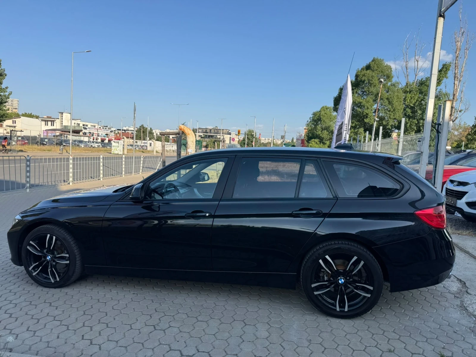 BMW 320 2.0D/AVTOMAT/NAVI, снимка 7 - Автомобили и джипове - 55263387