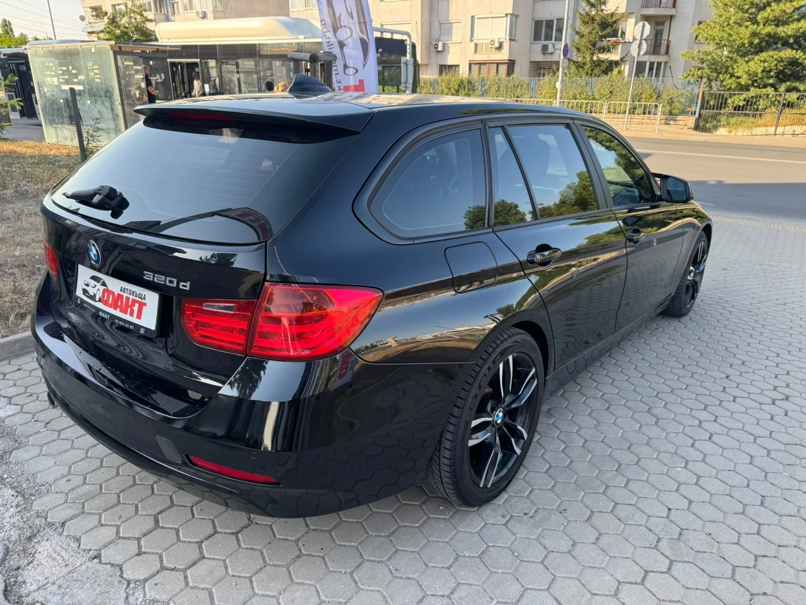 BMW 320 2.0D/AVTOMAT/NAVI, снимка 5 - Автомобили и джипове - 55263387