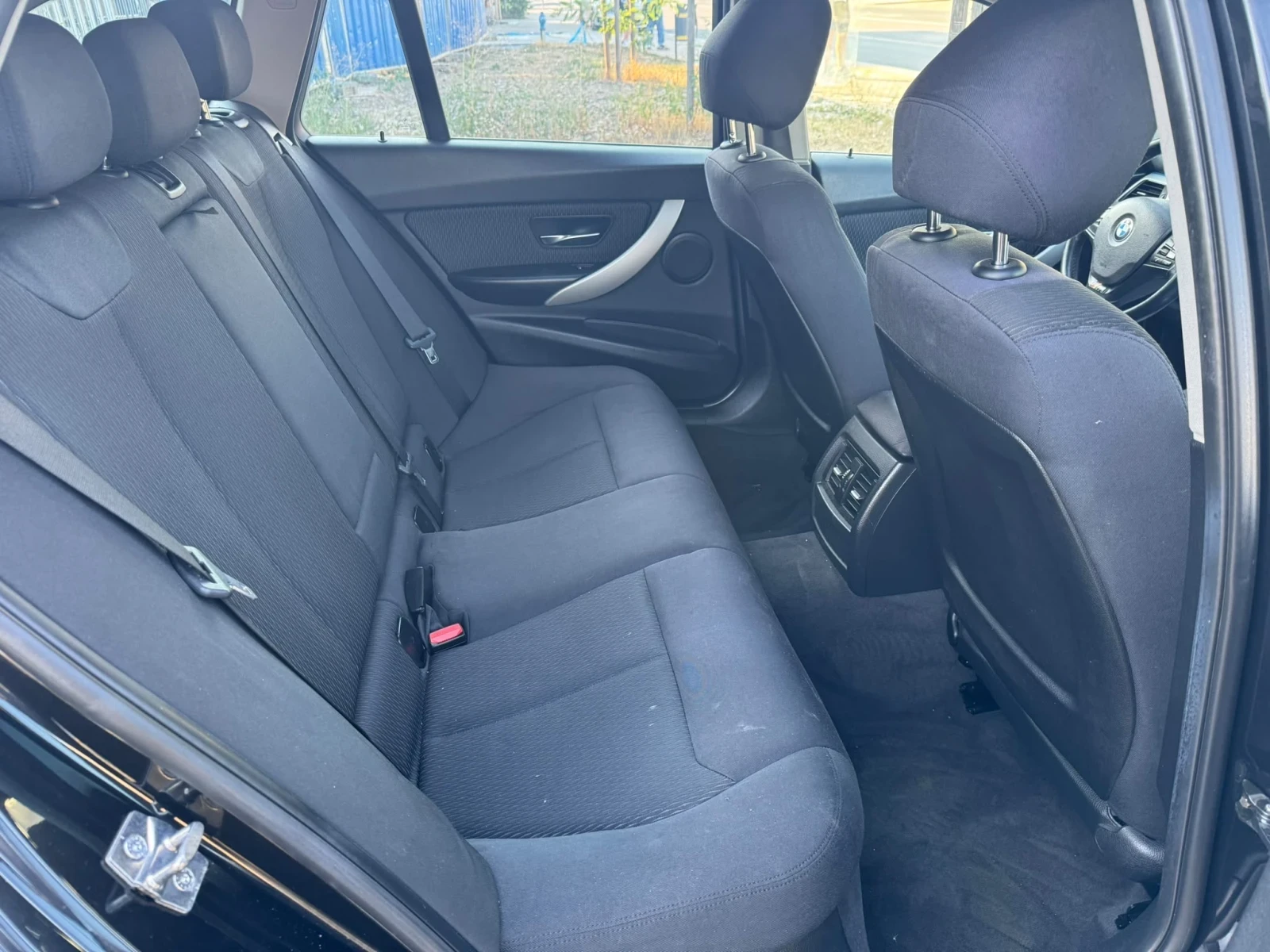 BMW 320 2.0D/AVTOMAT/NAVI, снимка 14 - Автомобили и джипове - 55263387
