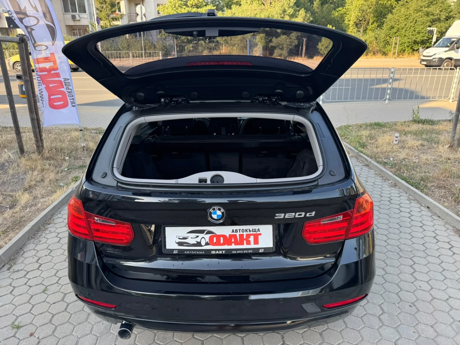 BMW 320 2.0D/AVTOMAT/NAVI, снимка 16 - Автомобили и джипове - 55263387