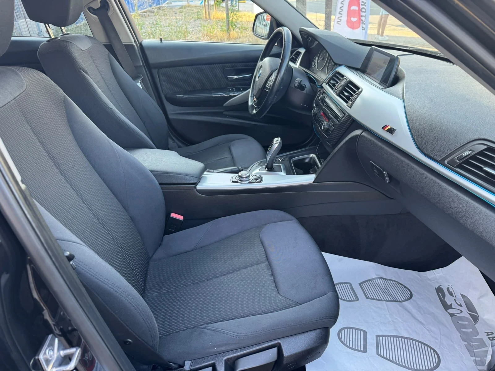 BMW 320 2.0D/AVTOMAT/NAVI, снимка 13 - Автомобили и джипове - 55263387