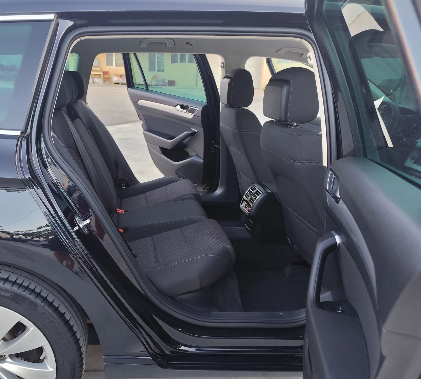 VW Passat 2.0TDI-150к-DSG-LED-NAVI-DISTRONIC-МАСАЖ-EU-6, снимка 14 - Автомобили и джипове - 55479495