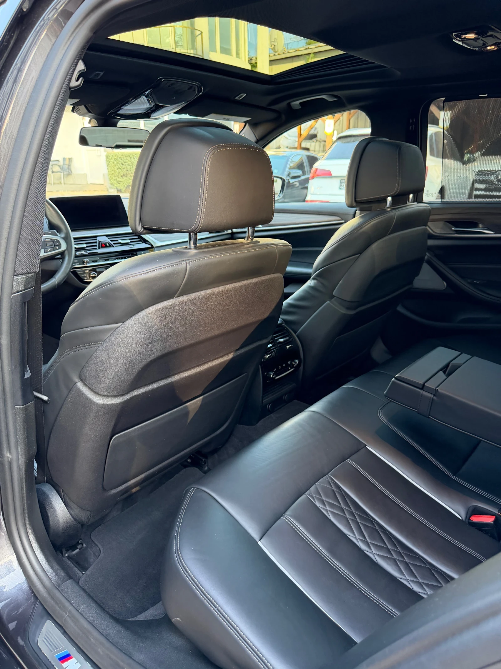 BMW 530E M-pack xDrive, снимка 10 - Автомобили и джипове - 55646223