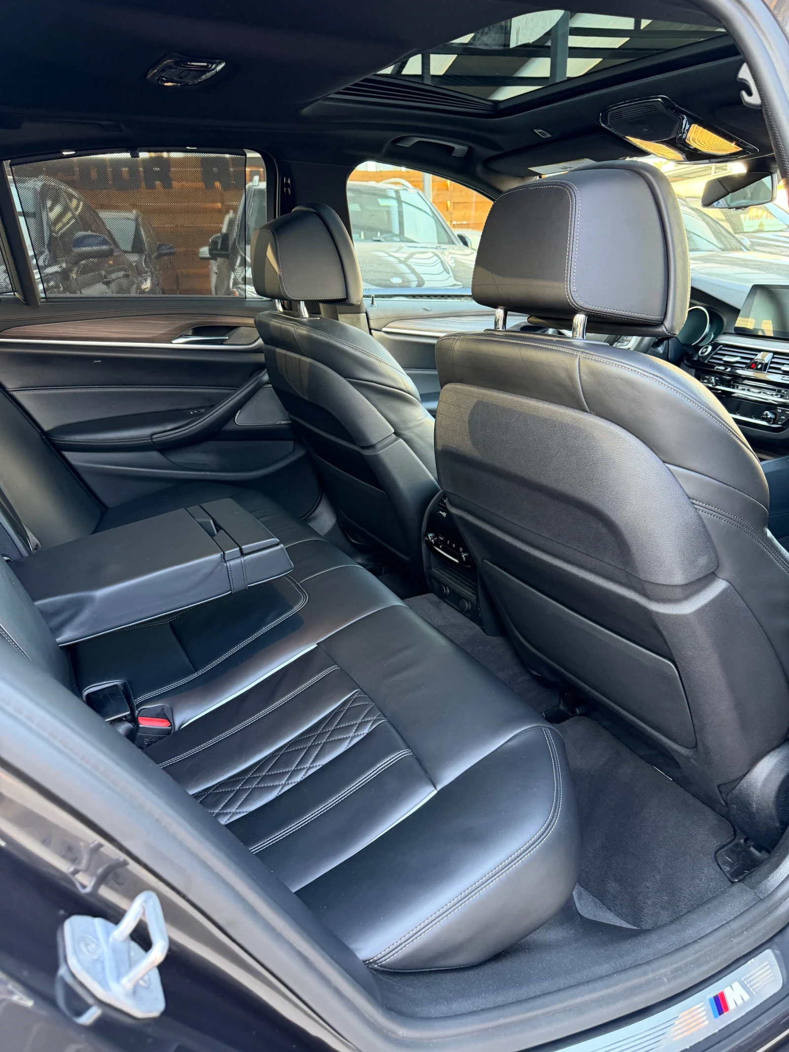 BMW 530E M-pack xDrive, снимка 11 - Автомобили и джипове - 55646223