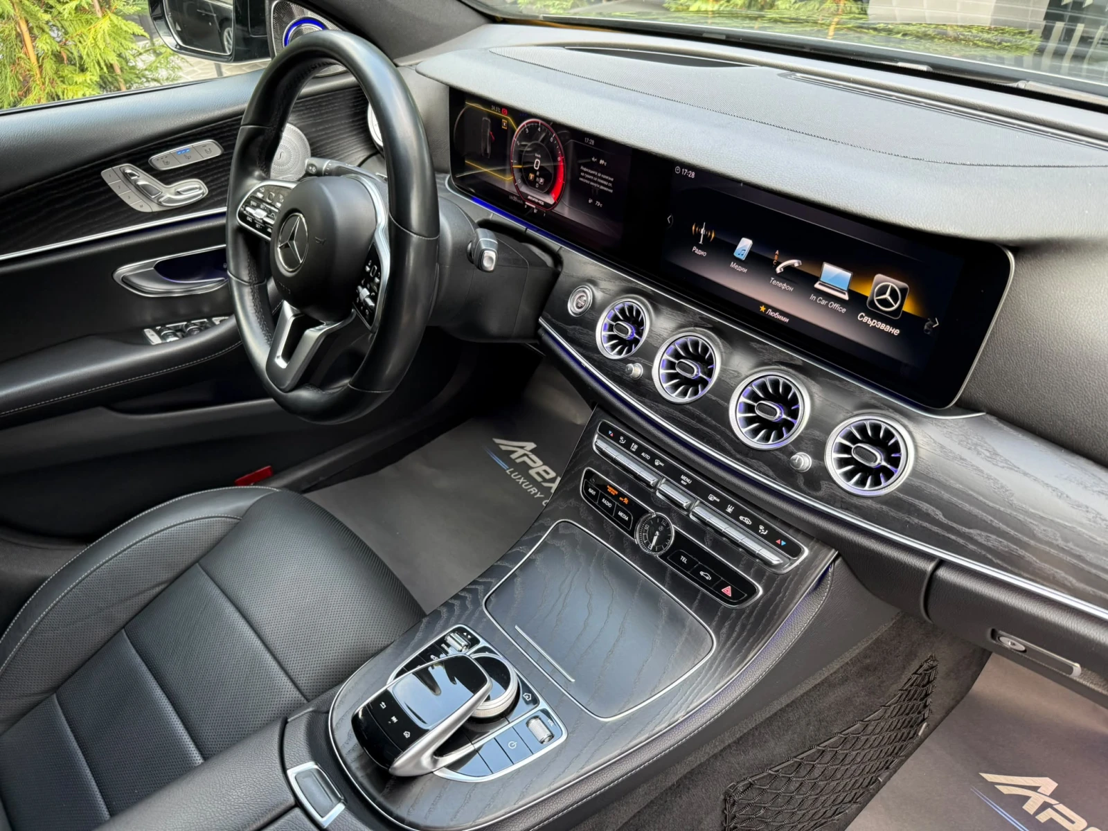 Mercedes-Benz E 220 AMG/4MATIC/360/BURMESTER, снимка 16 - Автомобили и джипове - 55656161