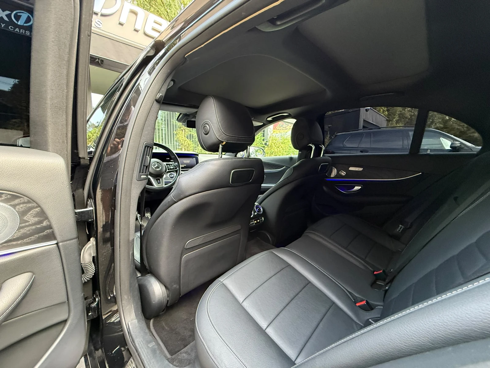 Mercedes-Benz E 220 AMG/4MATIC/360/BURMESTER, снимка 12 - Автомобили и джипове - 55656161