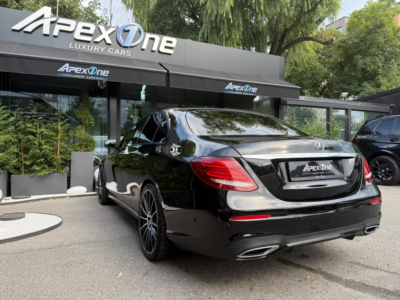 Mercedes-Benz E 220 AMG/4MATIC/360/BURMESTER, снимка 4 - Автомобили и джипове - 55656161