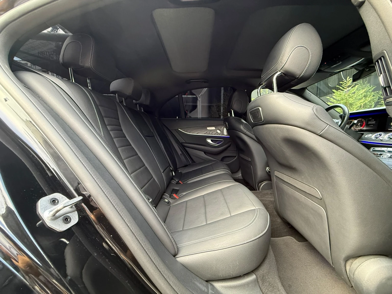 Mercedes-Benz E 220 AMG/4MATIC/360/BURMESTER, снимка 14 - Автомобили и джипове - 55656161