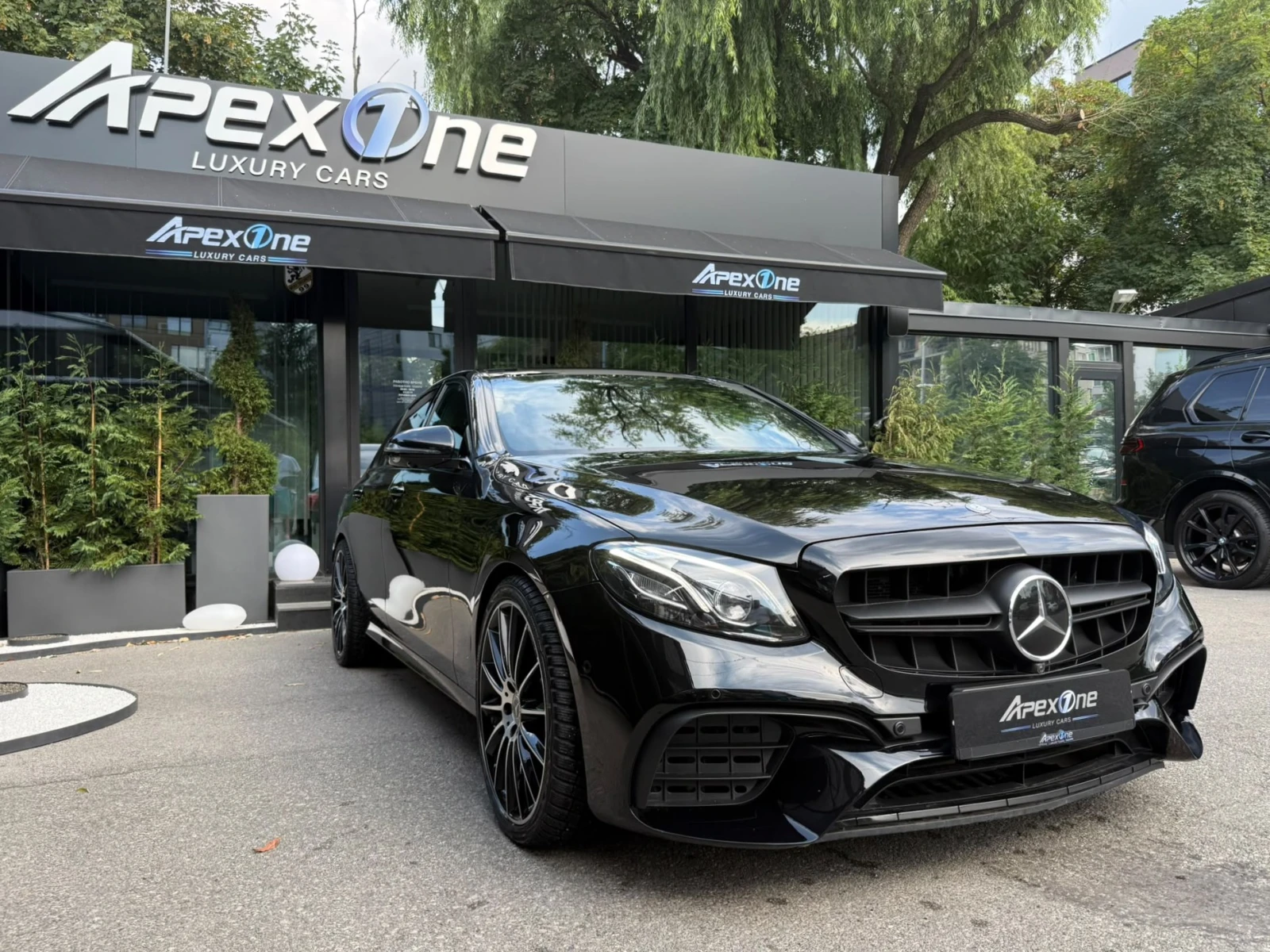 Mercedes-Benz E 220 AMG/4MATIC/360/BURMESTER, снимка 3 - Автомобили и джипове - 55656161