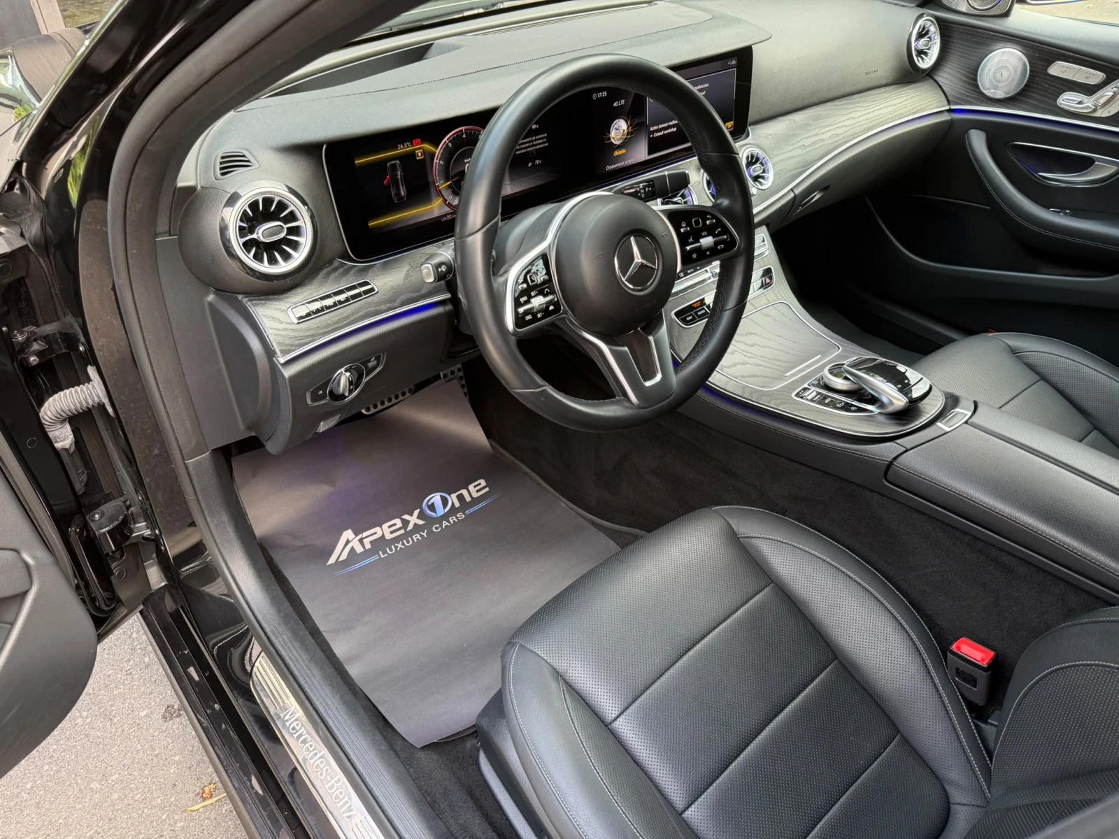 Mercedes-Benz E 220 AMG/4MATIC/360/BURMESTER, снимка 9 - Автомобили и джипове - 55656161