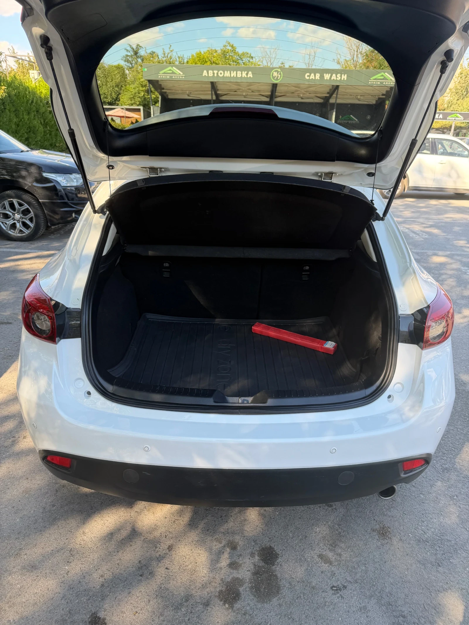 Mazda 3 1.5 skyaktive, снимка 8 - Автомобили и джипове - 56214167