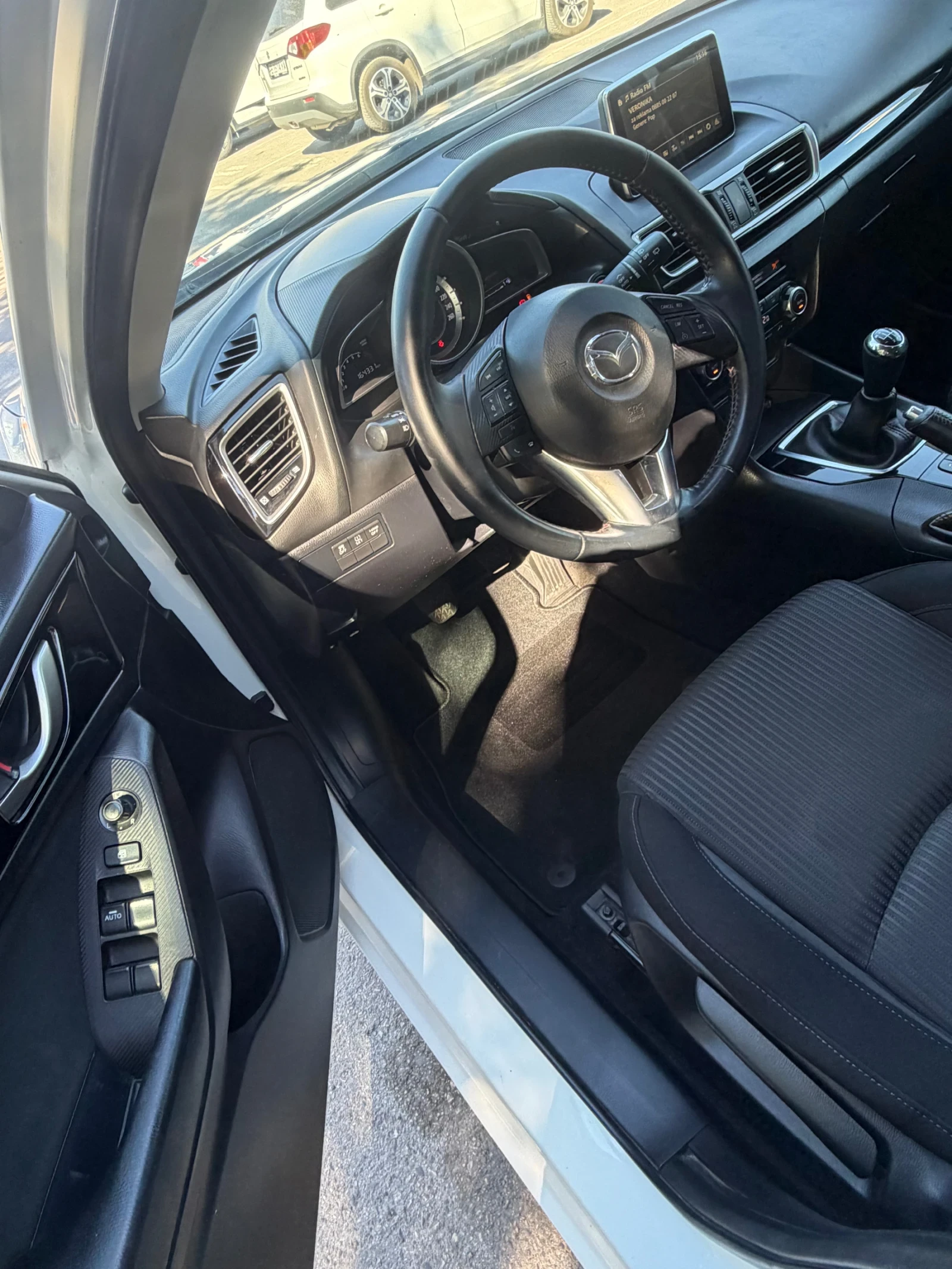 Mazda 3 1.5 skyaktive, снимка 12 - Автомобили и джипове - 56214167