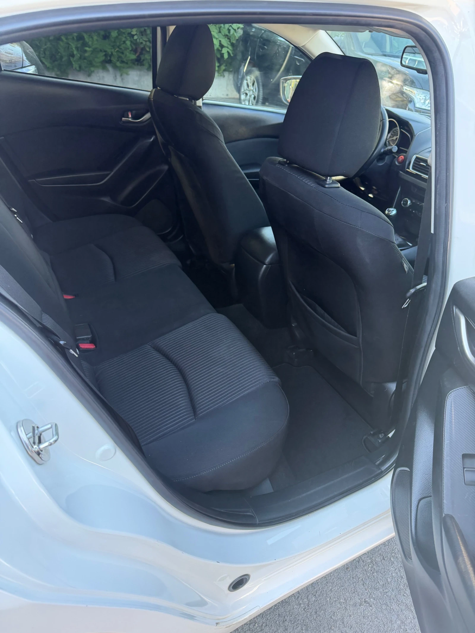 Mazda 3 1.5 skyaktive, снимка 9 - Автомобили и джипове - 56214167