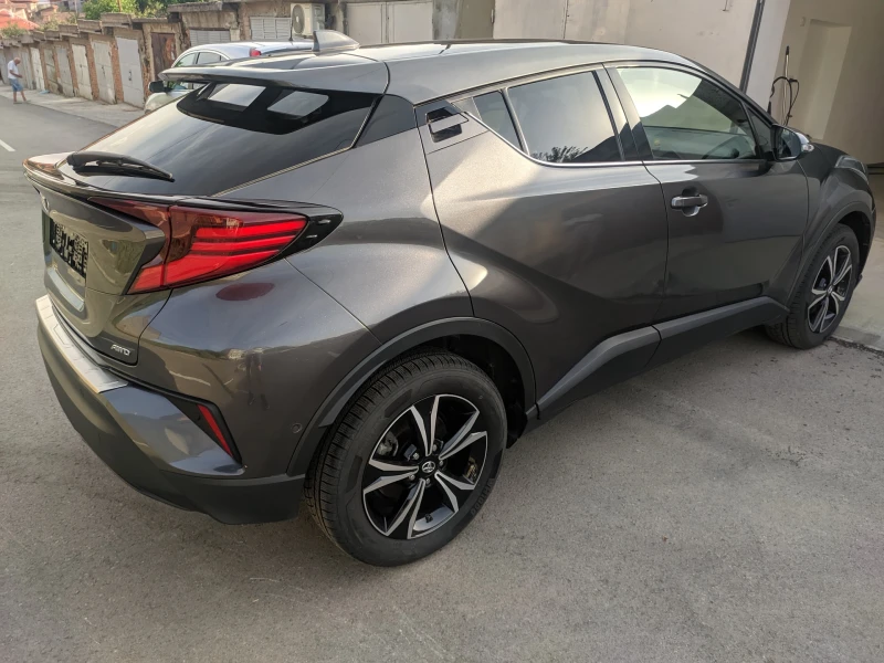 Toyota C-HR 1.2i* 30661км* 4x4* FACELIFT* Гаранция, снимка 4 - Автомобили и джипове - 48516307