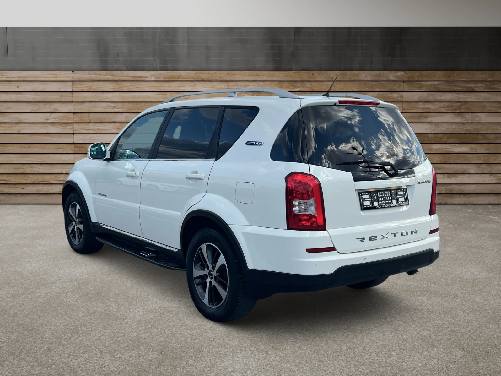 SsangYong Rexton 2.0XDi 4x4 Бавни 7-местен НАПЪЛНО ОБСЛУЖЕН - изображение 6