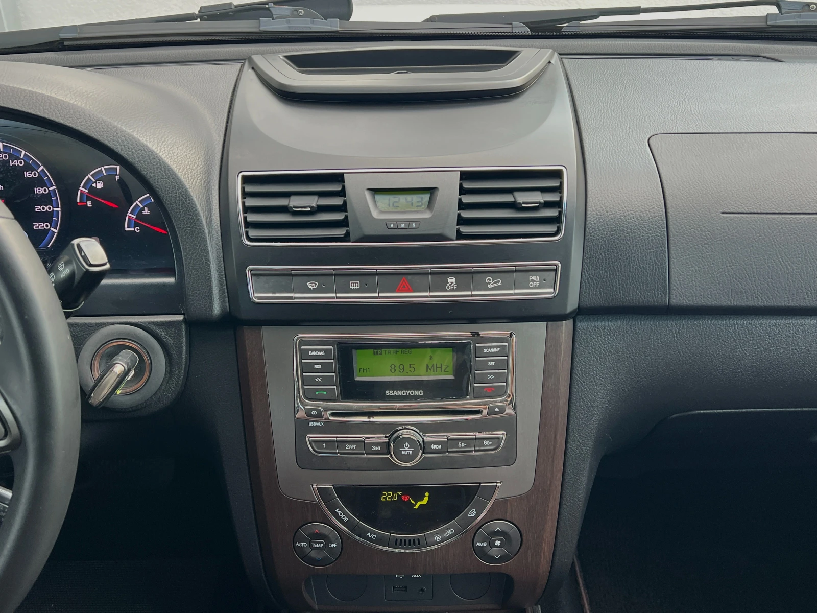 SsangYong Rexton 2.0XDi 4x4 Бавни 7-местен НАПЪЛНО ОБСЛУЖЕН - изображение 9