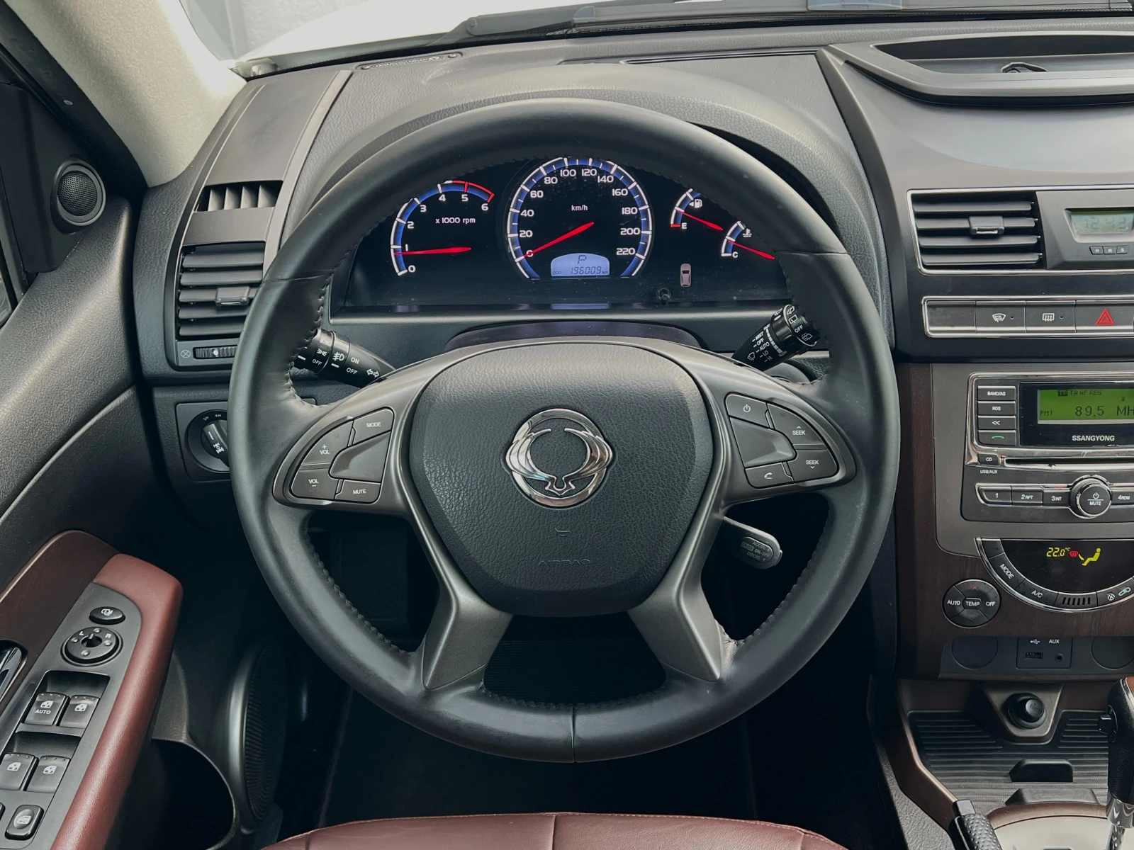 SsangYong Rexton 2.0XDi 4x4 Бавни 7-местен НАПЪЛНО ОБСЛУЖЕН - изображение 8