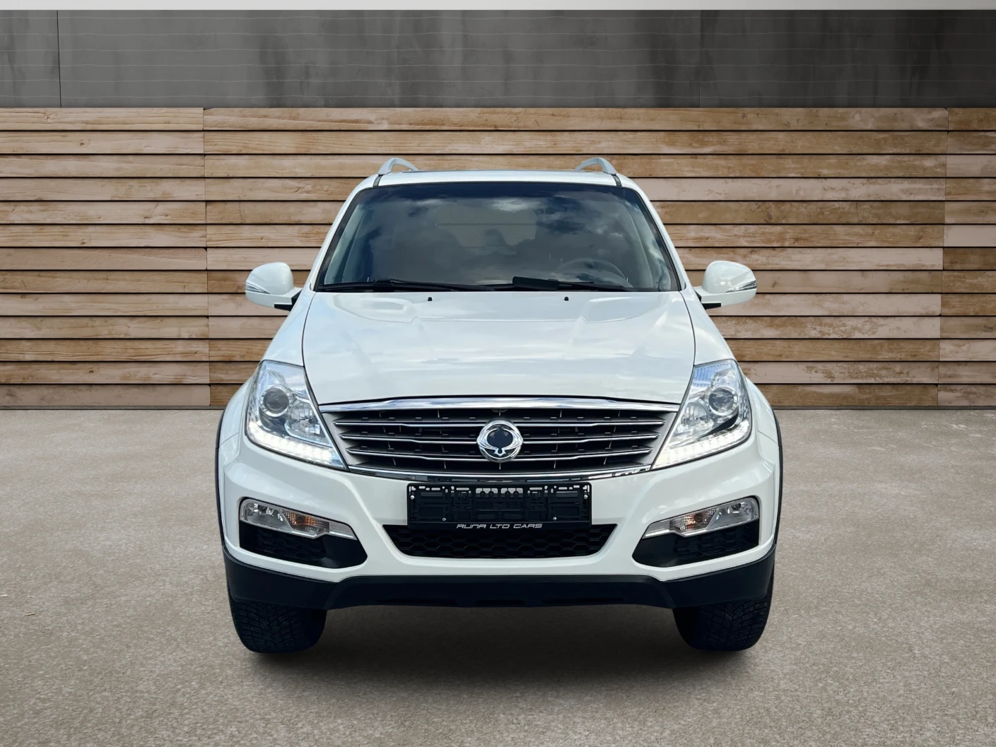 SsangYong Rexton 2.0XDi 4x4 Бавни 7-местен НАПЪЛНО ОБСЛУЖЕН - изображение 2