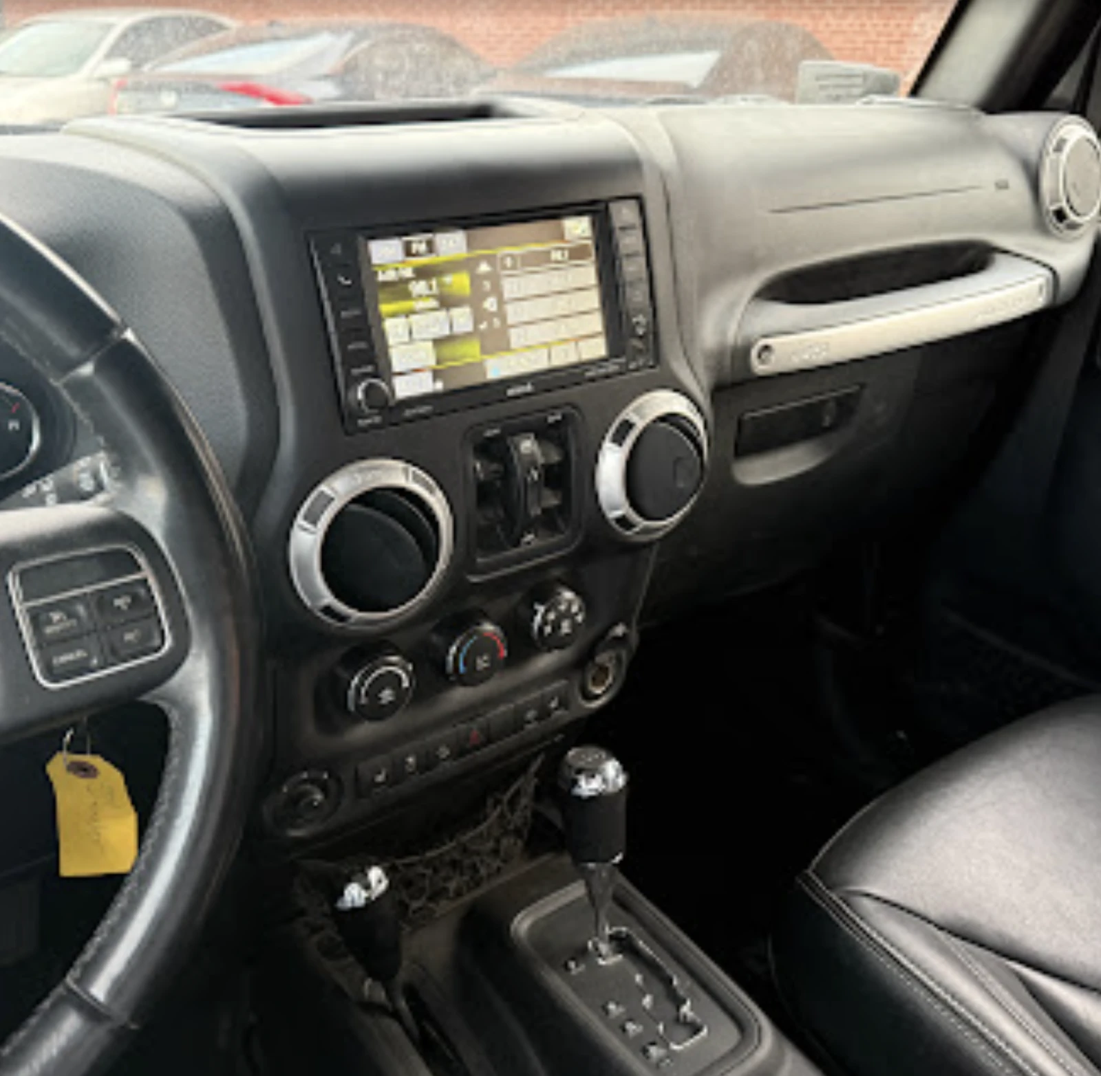 Jeep Wrangler Unlimited SAHARA - изображение 9