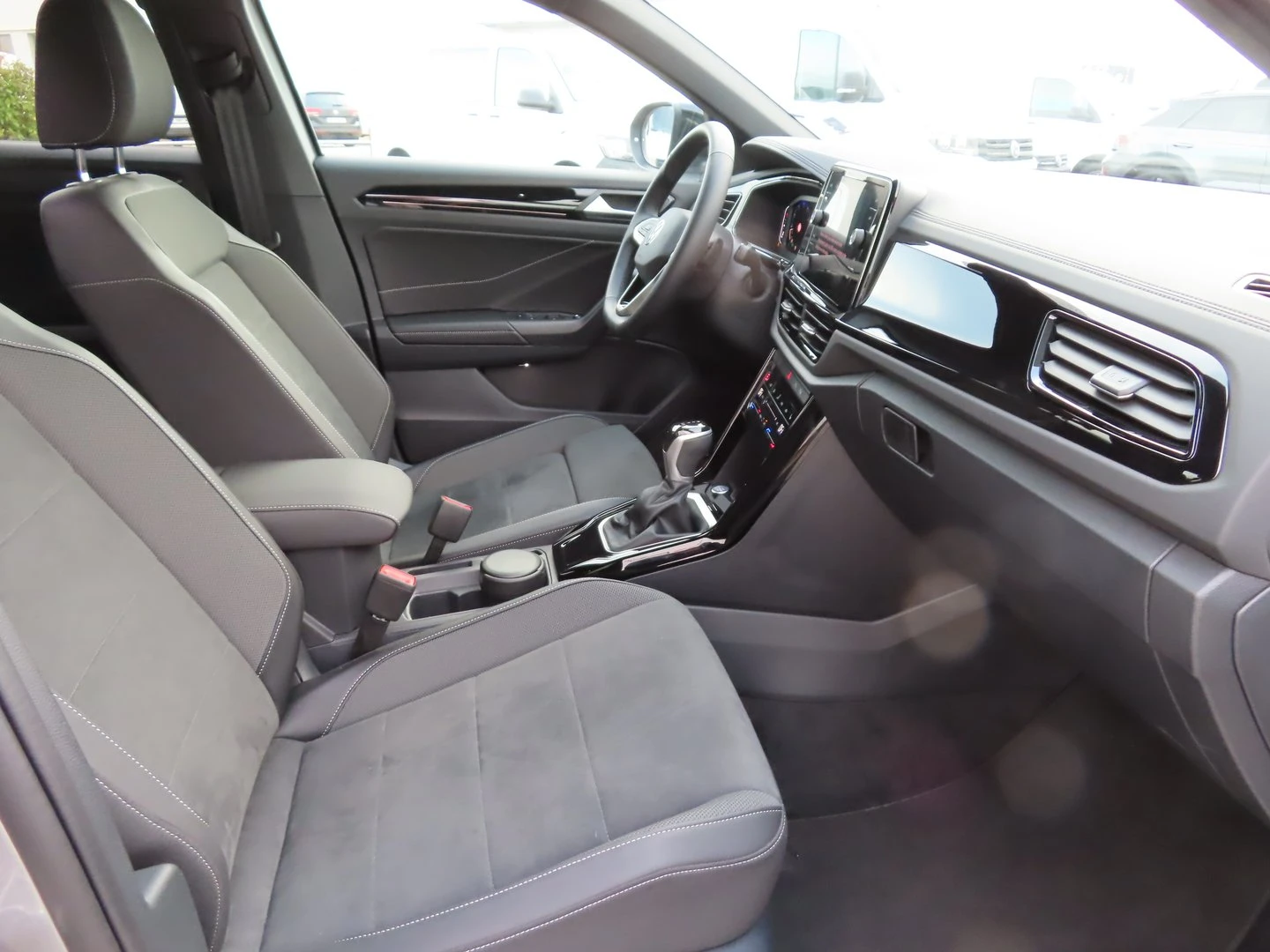 VW T-Roc VW T- Roc Style Plus 1.5 TSI OPF DSG - изображение 6