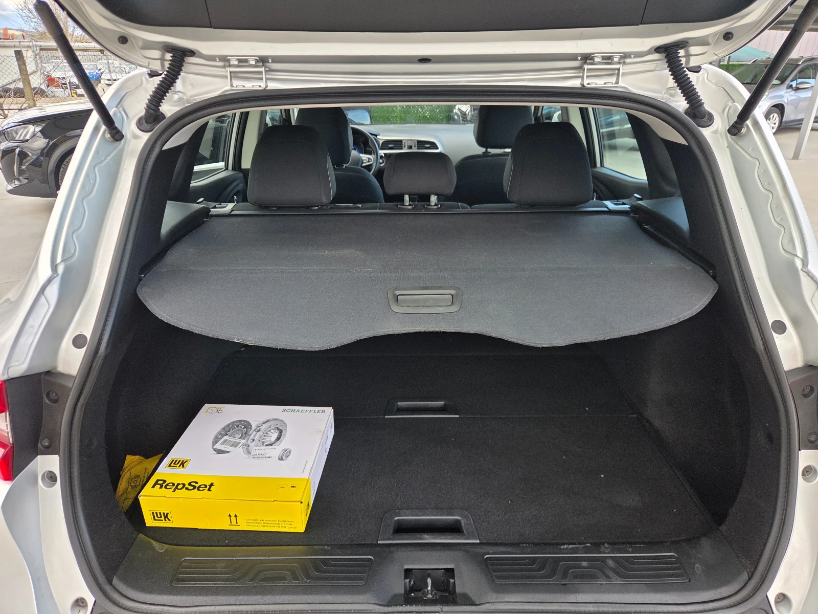 Renault Kadjar 1.2 T KAYLESS GO* STAR-STOP* NAVI* LED* , снимка 16 - Автомобили и джипове - 54028825