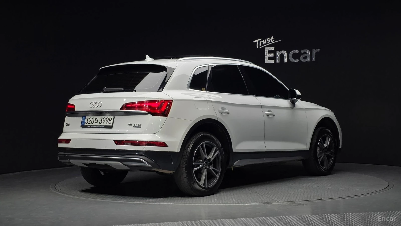 Audi Q5 45TFSI* QUATTRO* КОЖА* ПОДГРЕВ* ПАНОРАМА* КАМЕРА* , снимка 2 - Автомобили и джипове - 55533064