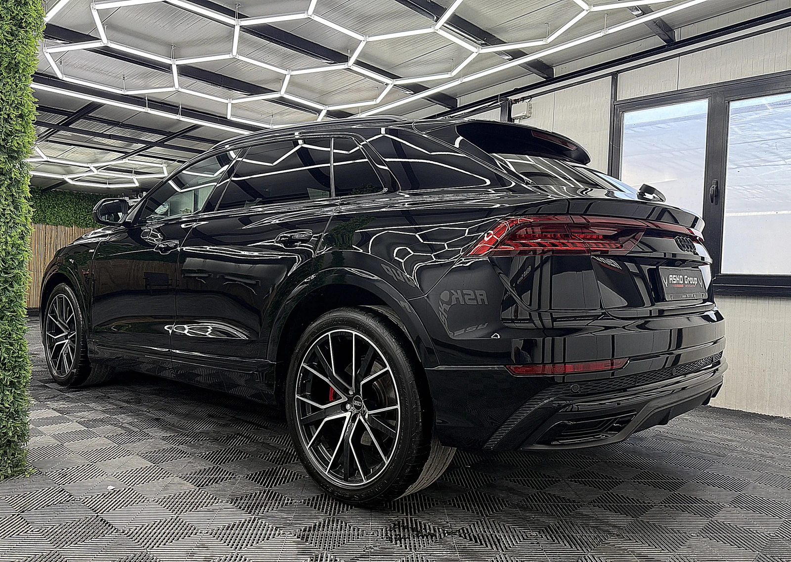 Audi Q8 S-line/PANORAMA/bang&oufsen/СОБСТВЕН ЛИЗИНГ, снимка 4 - Автомобили и джипове - 55987577