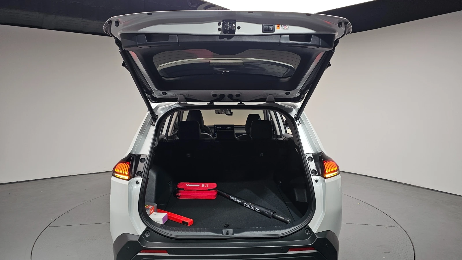 Toyota Rav4 2, 5 XLE Hybrid 2WD, снимка 15 - Автомобили и джипове - 56103239