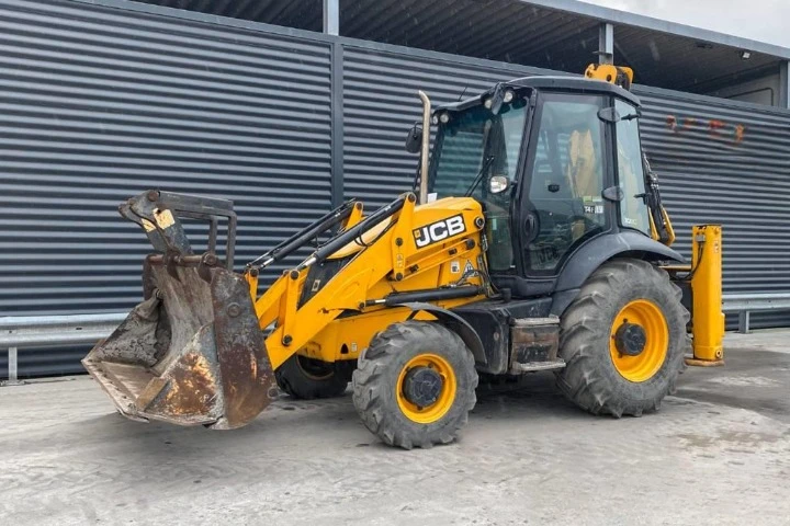 Багер JCB 3CX, снимка 1 - Индустриална техника - 47375529