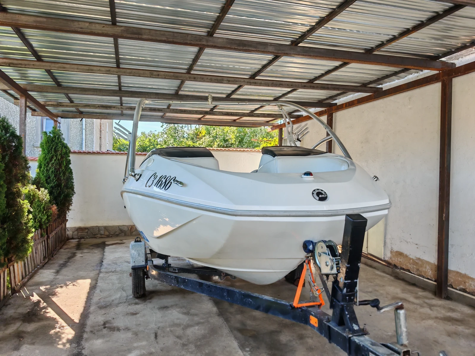 Моторна яхта Bombardier Sea Doo Challanger 215 SC, снимка 2 - Воден транспорт - 54459009