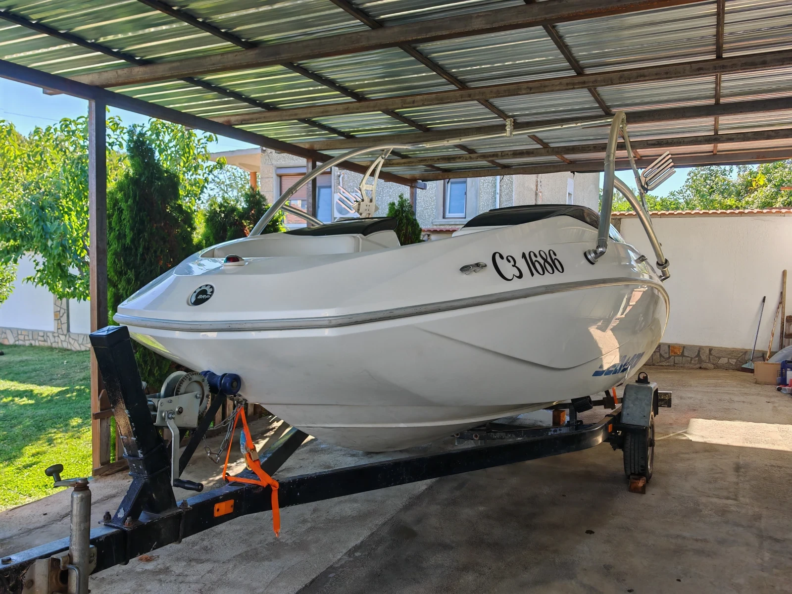 Моторна яхта Bombardier Sea Doo Challanger 215 SC, снимка 3 - Воден транспорт - 54459009