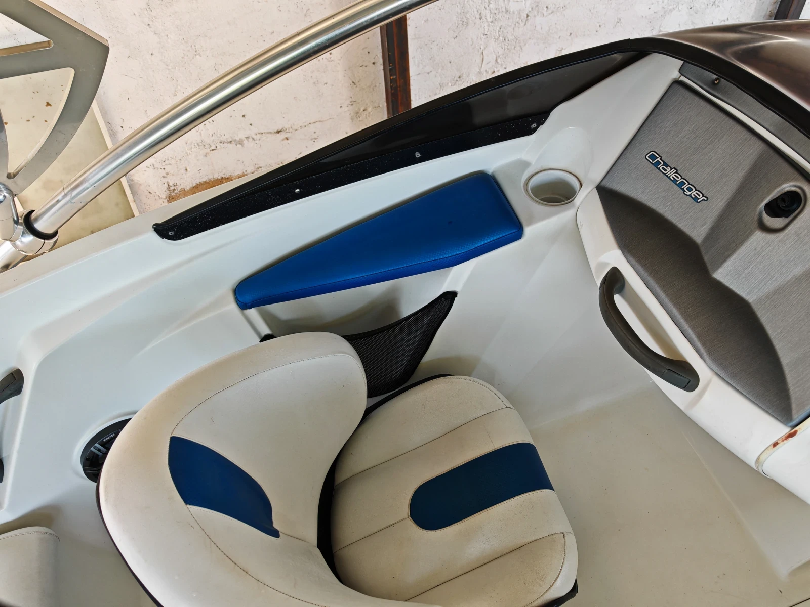 Моторна яхта Bombardier Sea Doo Challanger 215 SC, снимка 12 - Воден транспорт - 54459009