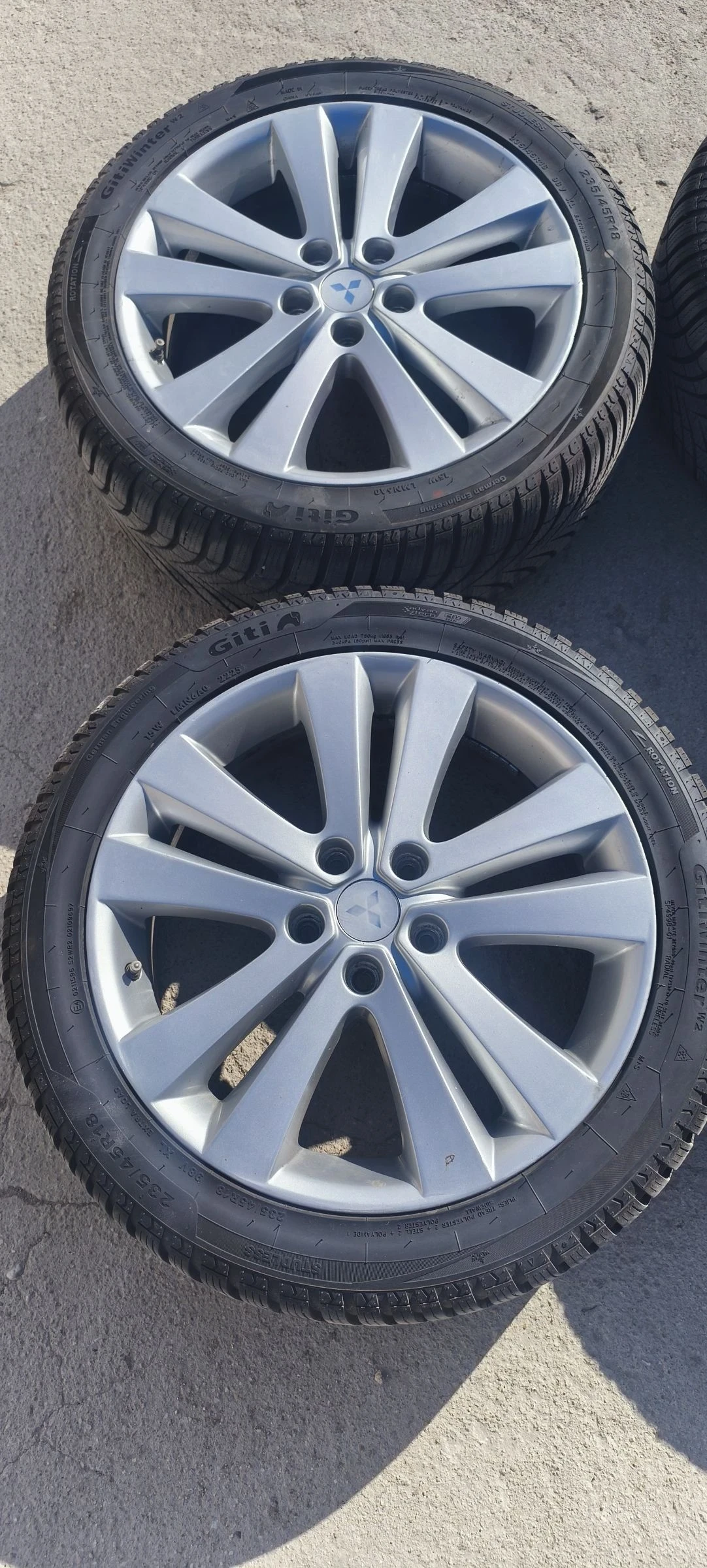 Гуми с джанти Други 235/45R18, снимка 2 - Гуми и джанти - 54242930