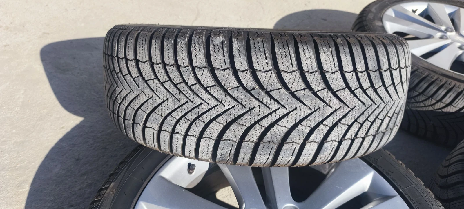 Гуми с джанти Други 235/45R18, снимка 7 - Гуми и джанти - 54242930