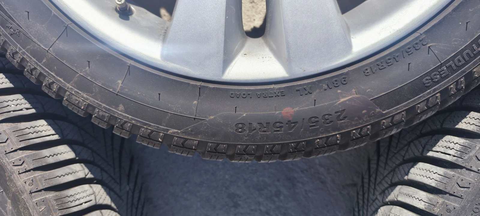 Гуми с джанти Други 235/45R18, снимка 4 - Гуми и джанти - 54242930