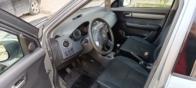 Suzuki Swift 1.3i, снимка 6 - Автомобили и джипове - 48536563