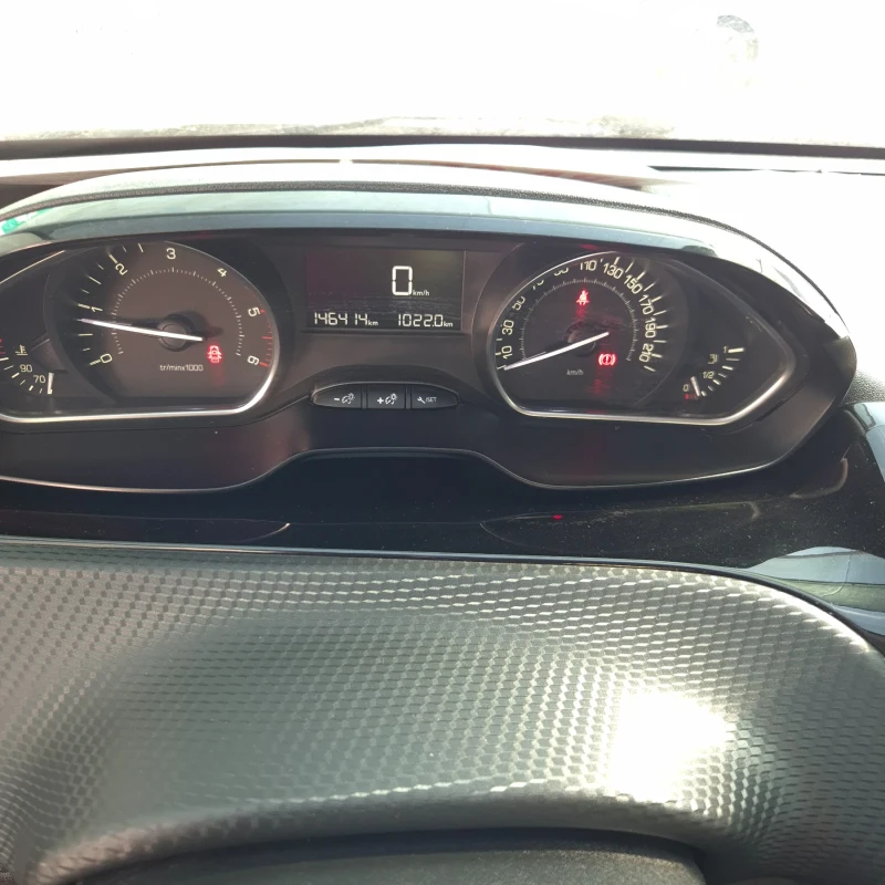 Peugeot 208, снимка 8 - Автомобили и джипове - 52428096