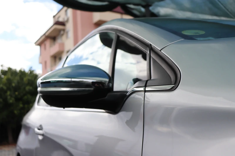 Peugeot 208, снимка 10 - Автомобили и джипове - 52428096