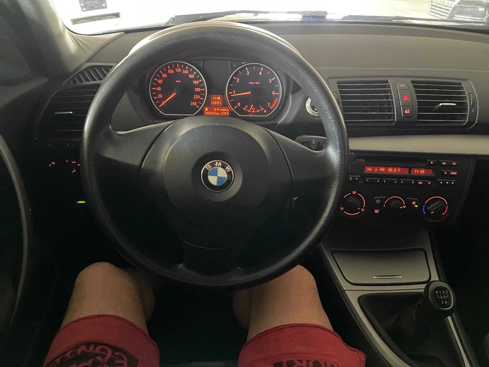 BMW 116 1.6i ГАЗ КЛИМАТИК 4ВРАТИ РЕГИСТРИРАН И ОБСЛУЖЕН - изображение 10