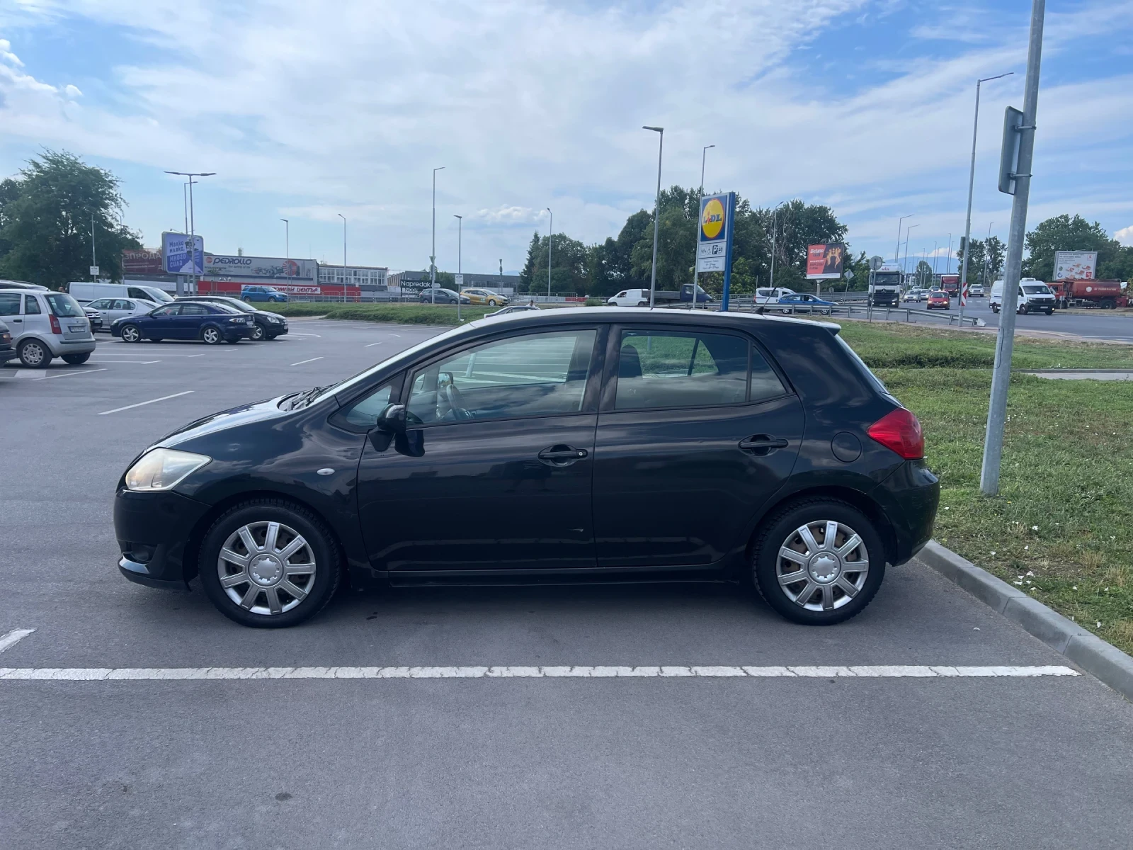 Toyota Auris 1.6i ГАЗ КЛИМА 4ВРАТИ РЕГИСТР И ОБСЛУЖЕН НОВИ ГУМИ - изображение 2