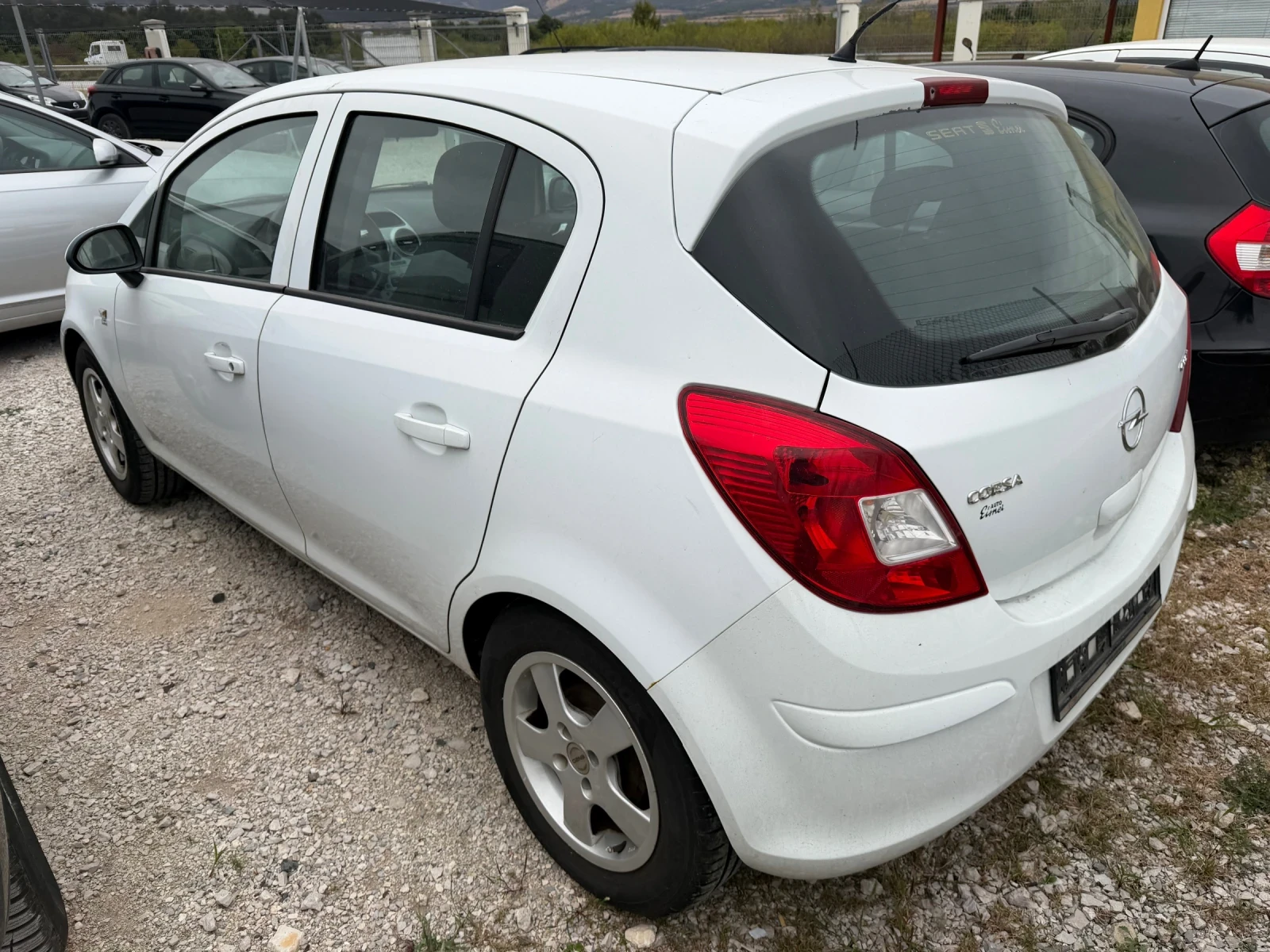 Opel Corsa 1.0/60кс климатик 65000км Сервизни докуме - изображение 3