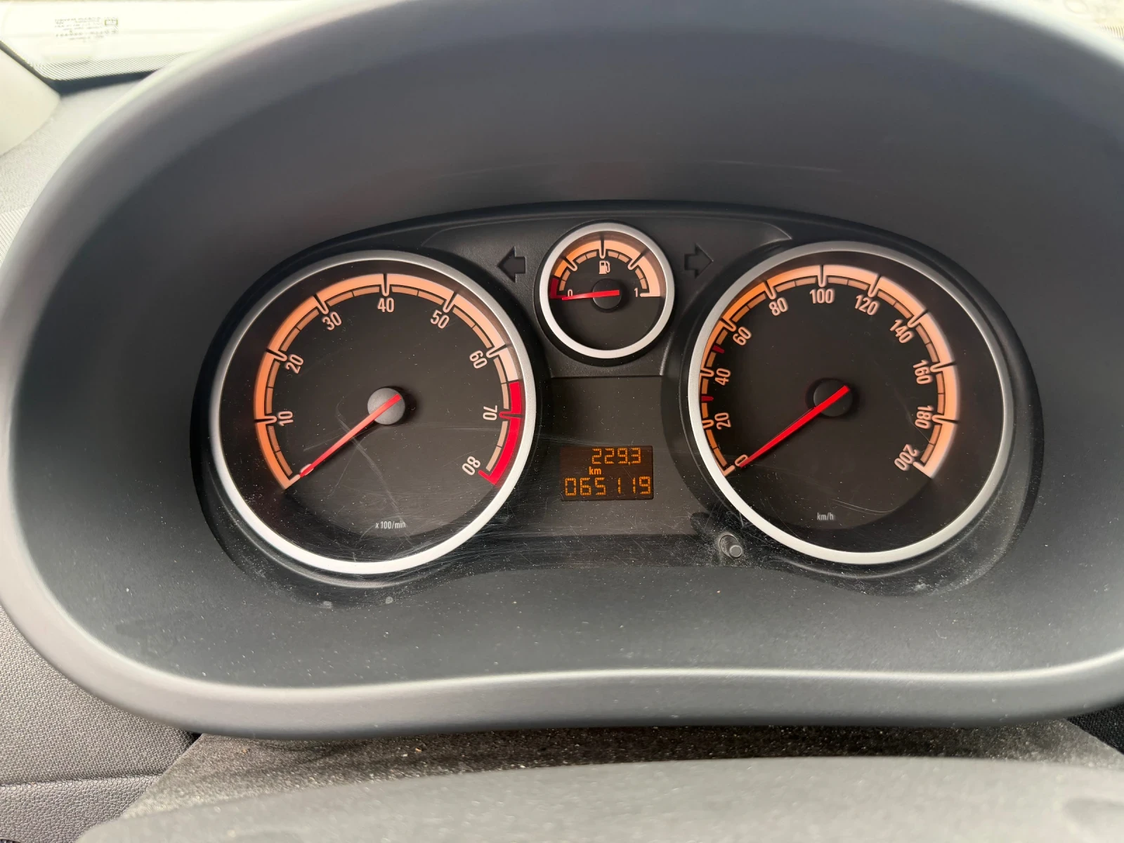 Opel Corsa 1.0/60кс климатик 65000км Сервизни докуме - изображение 7