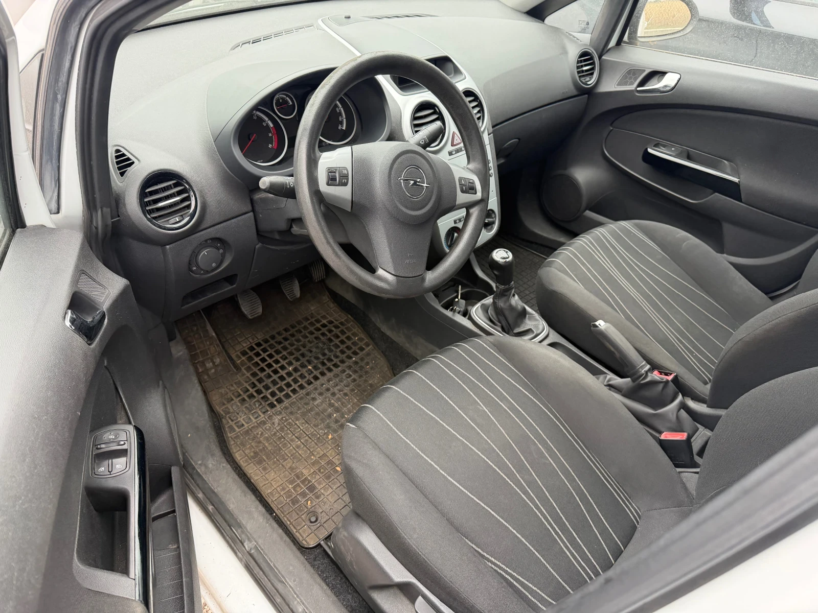 Opel Corsa 1.0/60кс климатик 65000км Сервизни докуме - изображение 5