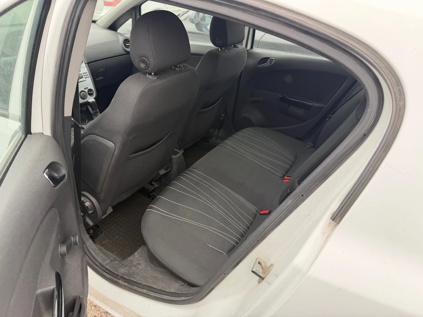 Opel Corsa 1.0/60кс климатик 65000км Сервизни докуме - изображение 6