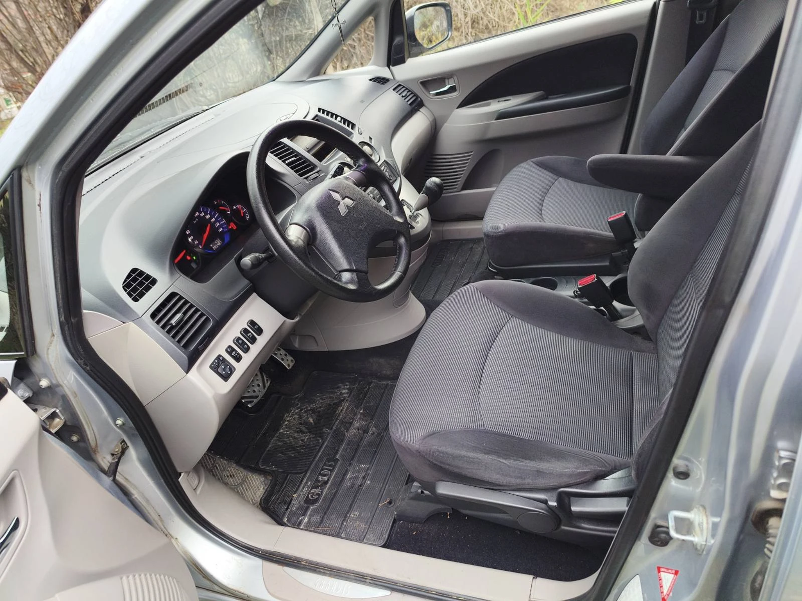 Mitsubishi Grandis | Mobile.bg   6