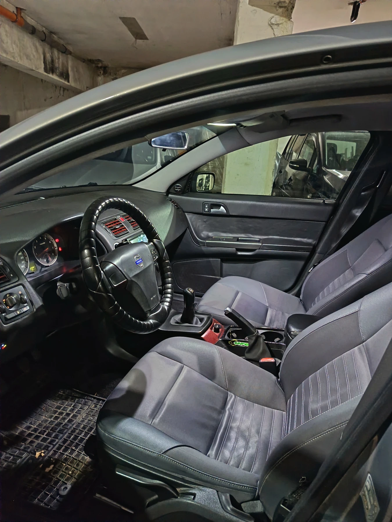 Volvo S40 2.4i - изображение 7