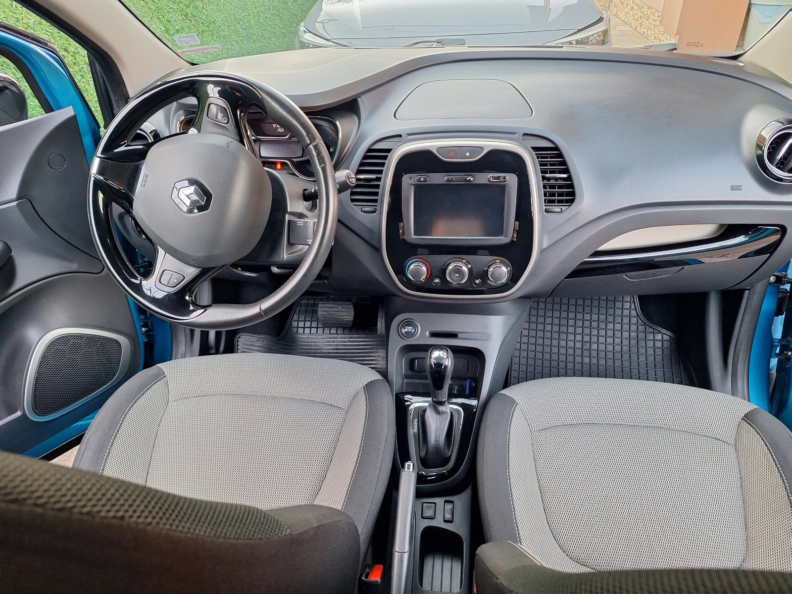 Renault Captur 1.2 TCe, снимка 14 - Автомобили и джипове - 53843907