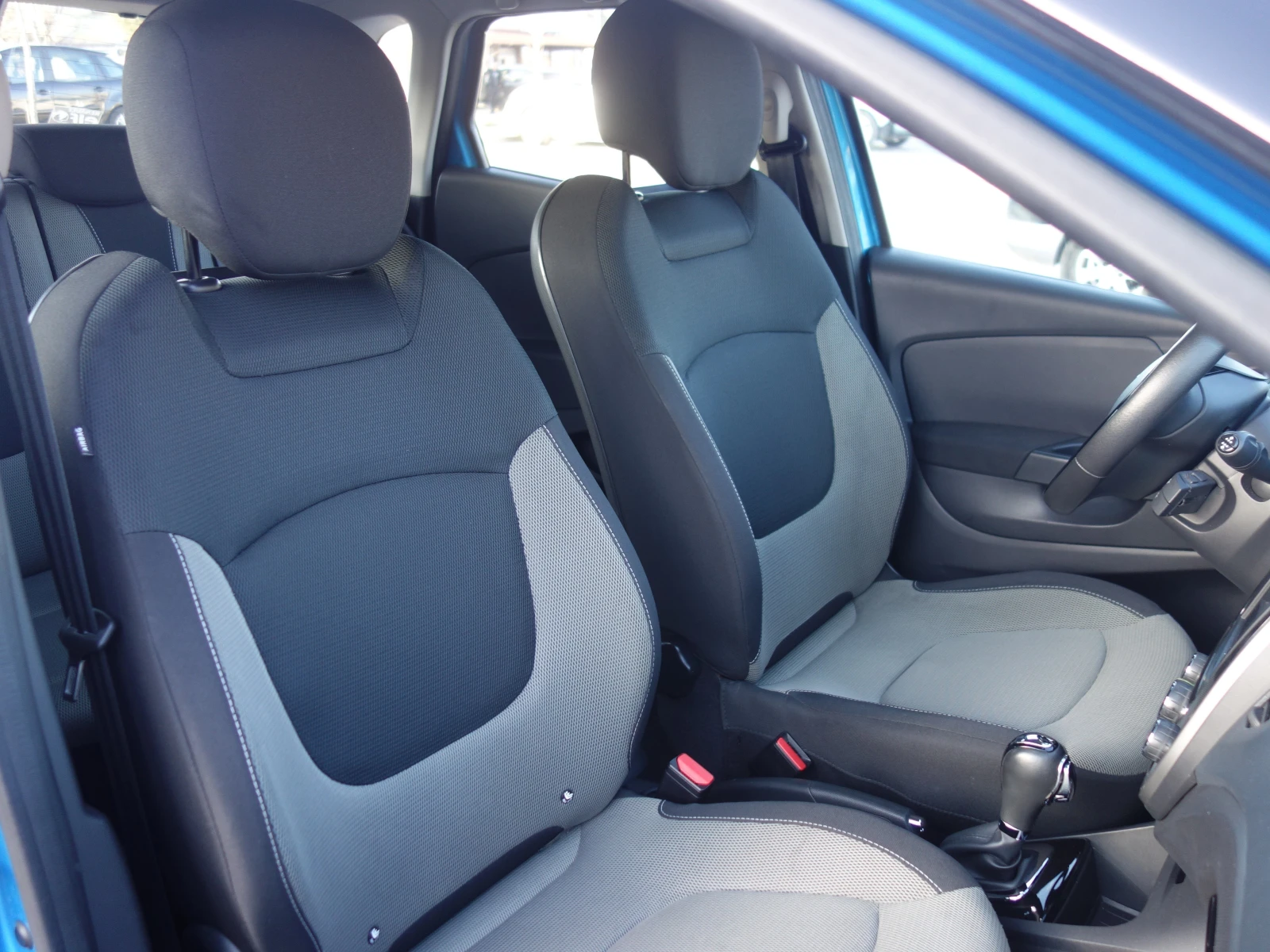 Renault Captur 1.2 TCe, снимка 11 - Автомобили и джипове - 53843907