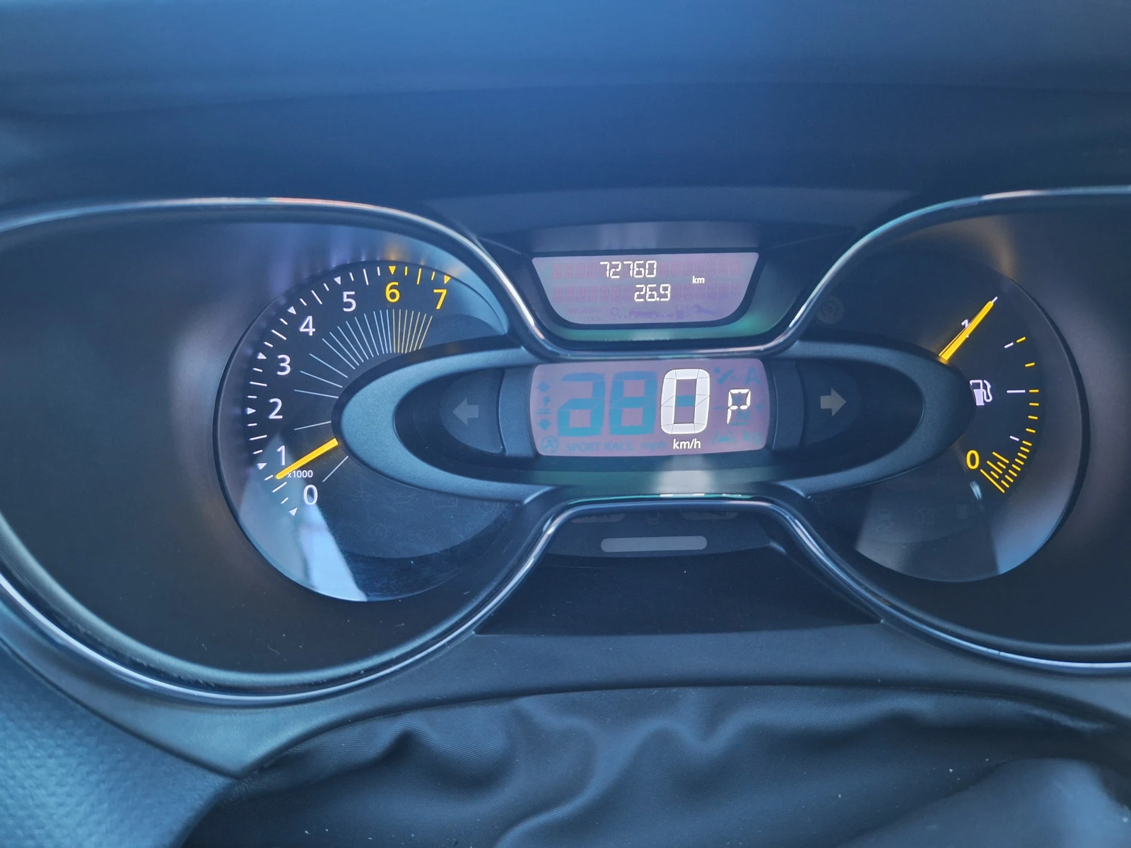 Renault Captur 1.2 TCe, снимка 15 - Автомобили и джипове - 53843907