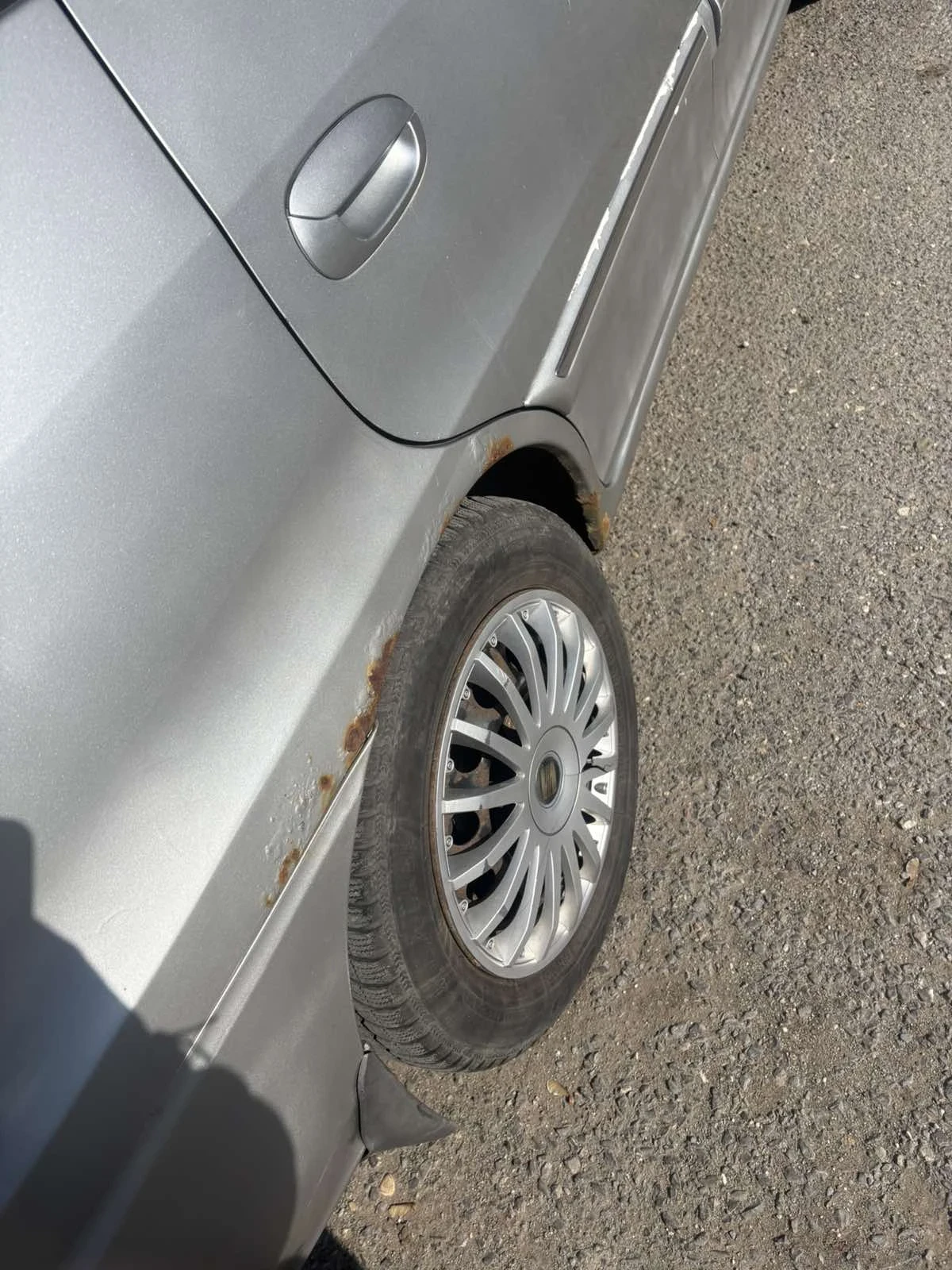 Kia Carens 2.0 D, снимка 8 - Автомобили и джипове - 53873089